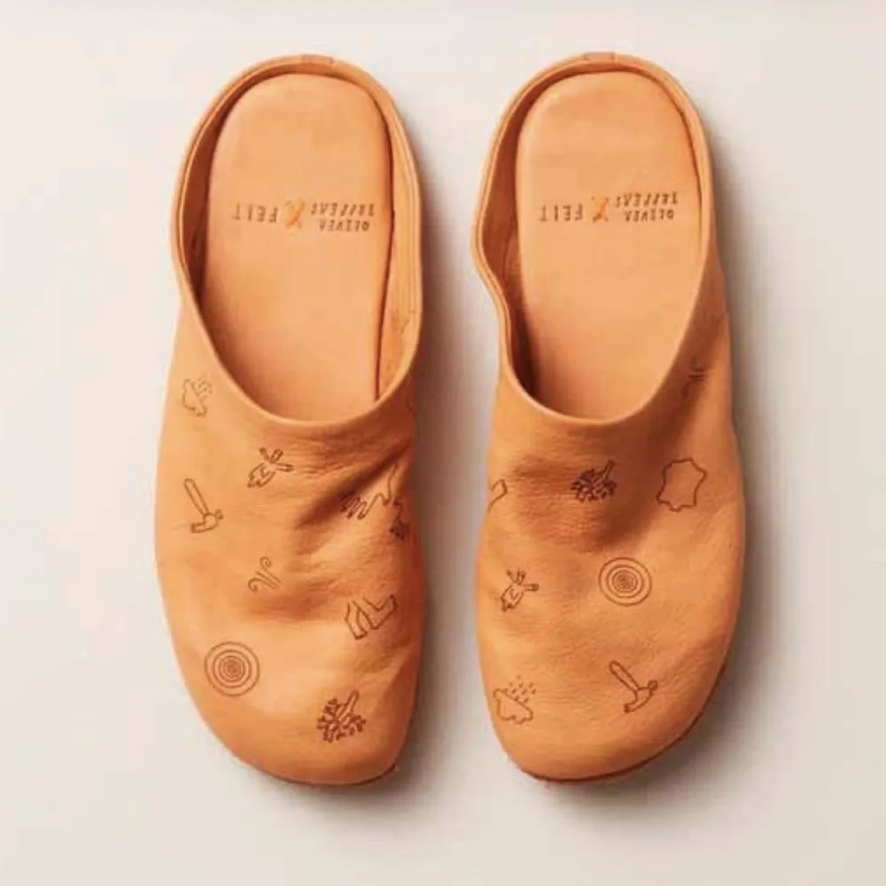 FEIT X Oliver Jeffrey NWB SZ 34 Youth unisex Tan‎ Minimalist Indoor Slippers